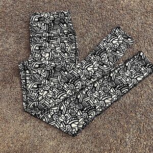 Mondetta Black & White Unique Design Leggings